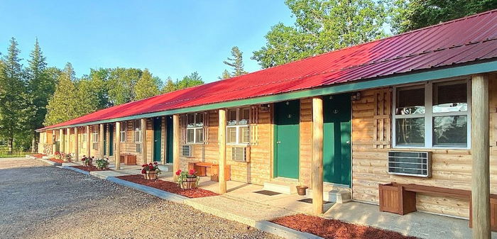 Moosewood Inn (Careys Motel & Cabins) - Web Listing